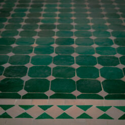 Mesa de centro con mosaico marroquí verde y beige
