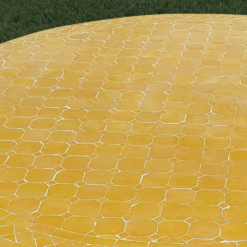Mesa de mosaico marroquí todo amarilla